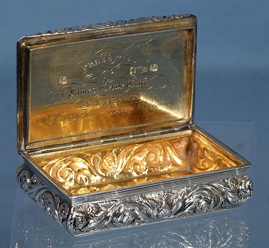 A George IV silver snuff box, by Thomas Shaw, Length 79mm. Weight 3.4oz/107 grams.